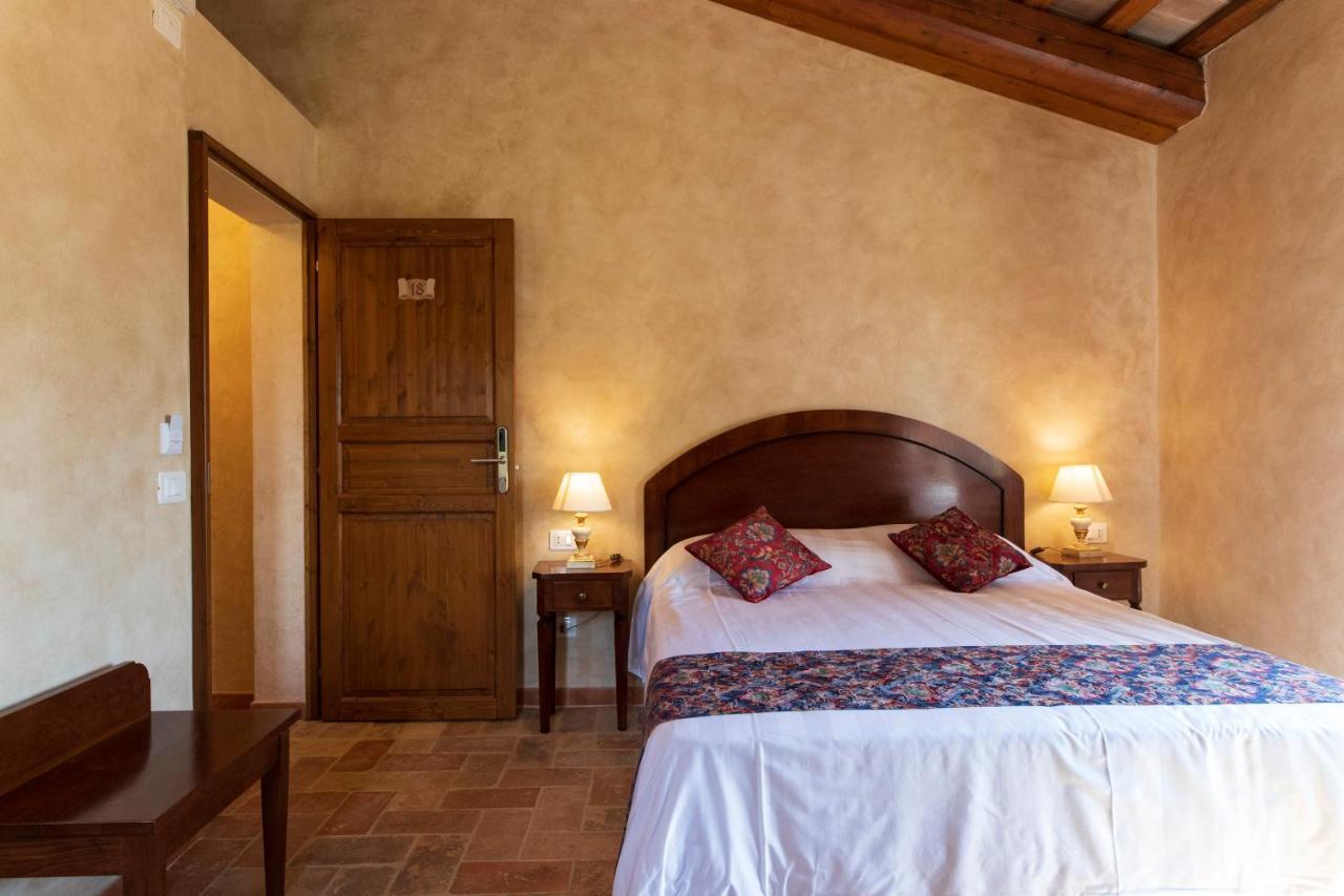 Locanda Di Montegiove Фано Екстер'єр фото