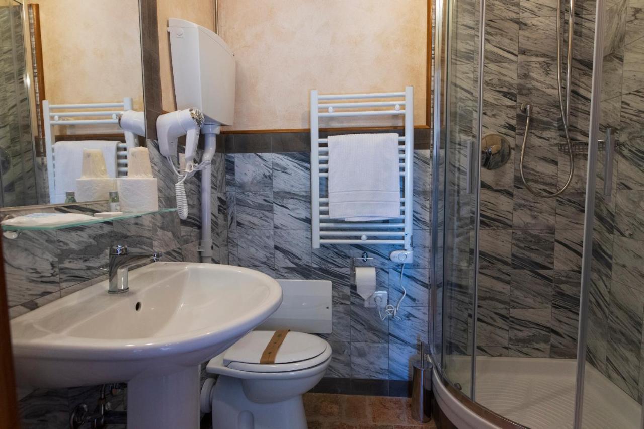 Locanda Di Montegiove Фано Екстер'єр фото