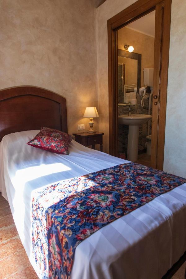 Locanda Di Montegiove Фано Екстер'єр фото